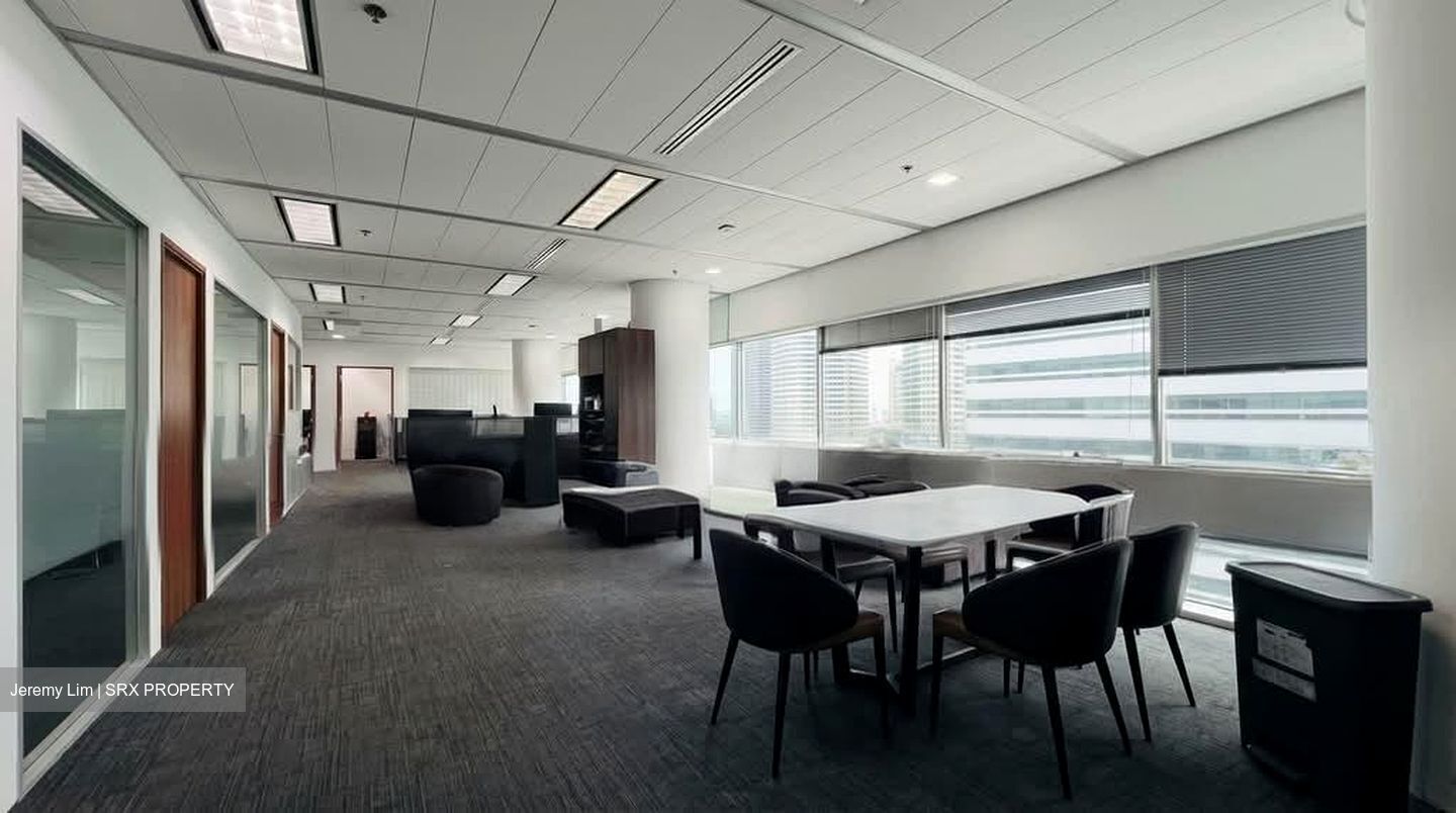 Gateway East (D7), Office #556769261